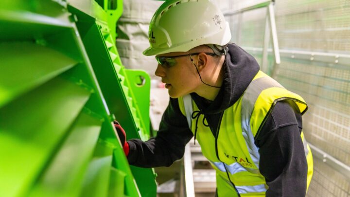 Inspectie en meting van een beschermende coating op metaal