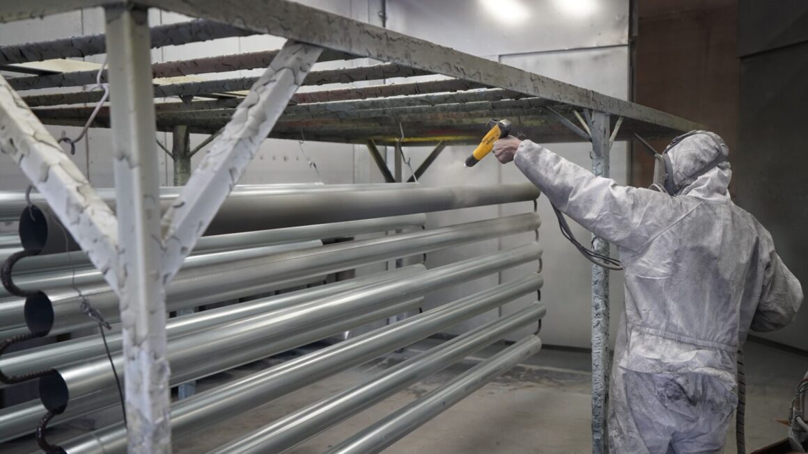 Metalen constructie met beschermende oppervlaktebehandeling