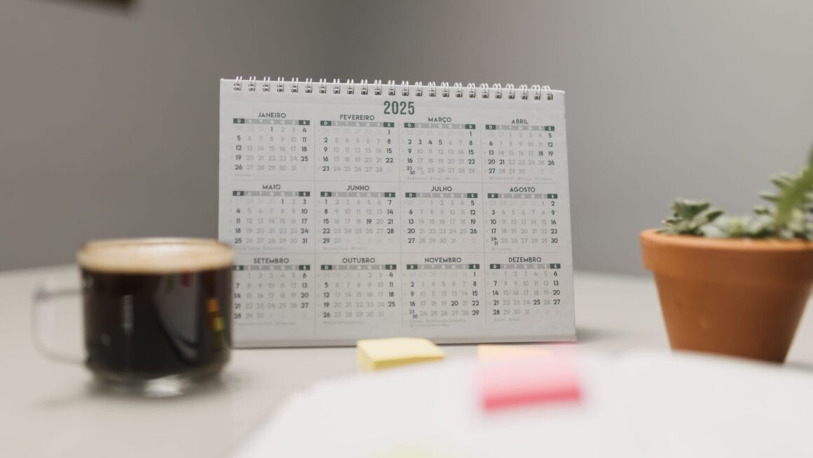 Medewerker maakt een overzichtelijke planning voor werkzaamheden